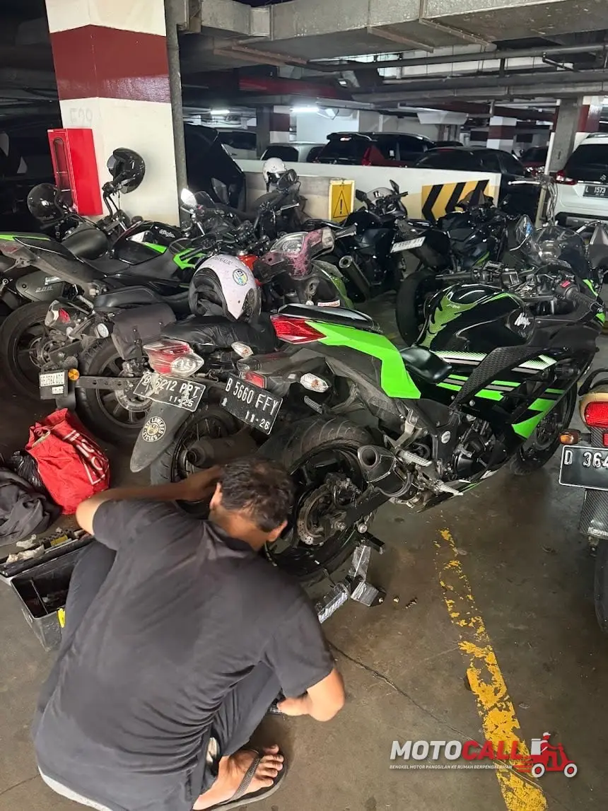 Dokumentasi MotoCall — mekanik servis motor langsung di lokasi pelanggan
