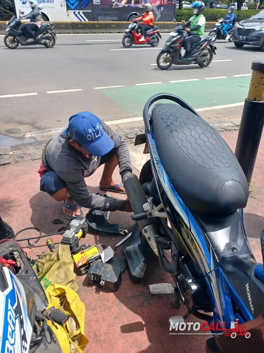 Dokumentasi MotoCall — mekanik servis motor langsung di lokasi pelanggan