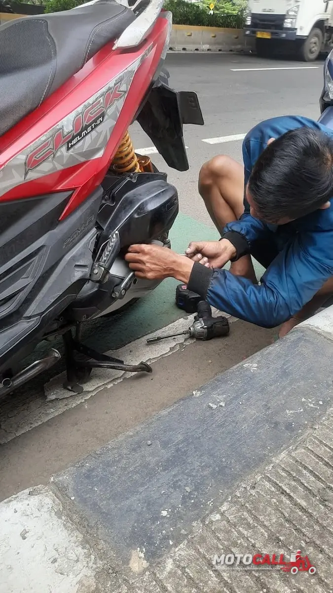 Dokumentasi MotoCall — mekanik servis motor langsung di lokasi pelanggan